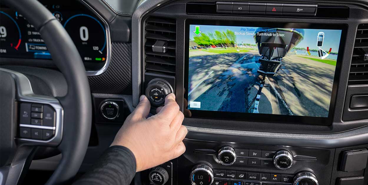 Ford F-150 cámara 360º con pantalla dividida y sensores traseros - Compartí la imagen, Descargá la imagen.
