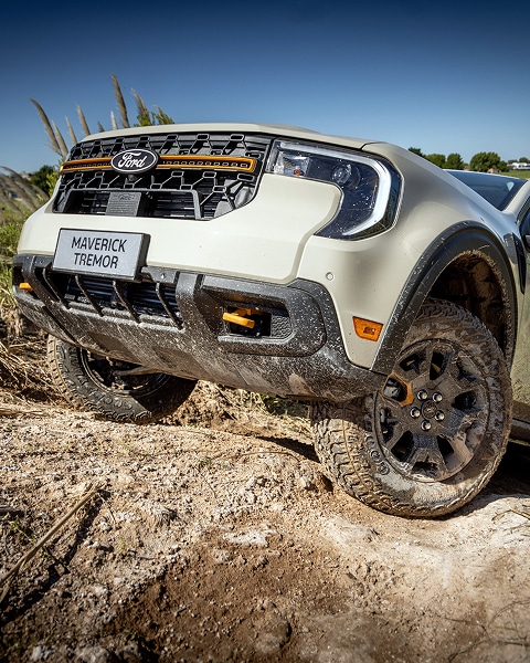Ford Maverick en camino off-road