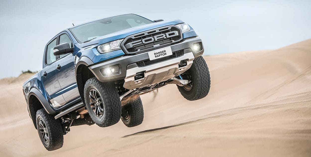Ford Ranger Raptor conducción off-road de alto impacto - Compartí la imagen, Descargá la imagen.