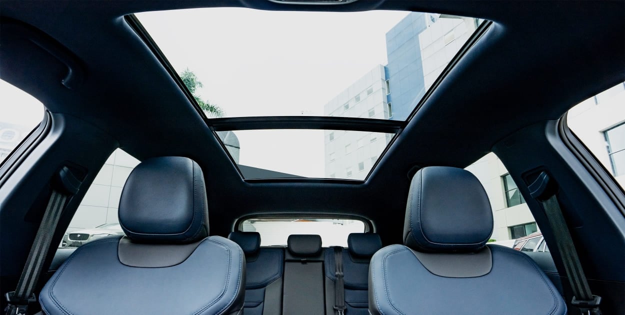 Interior Territory SUV Ford techo panoramico