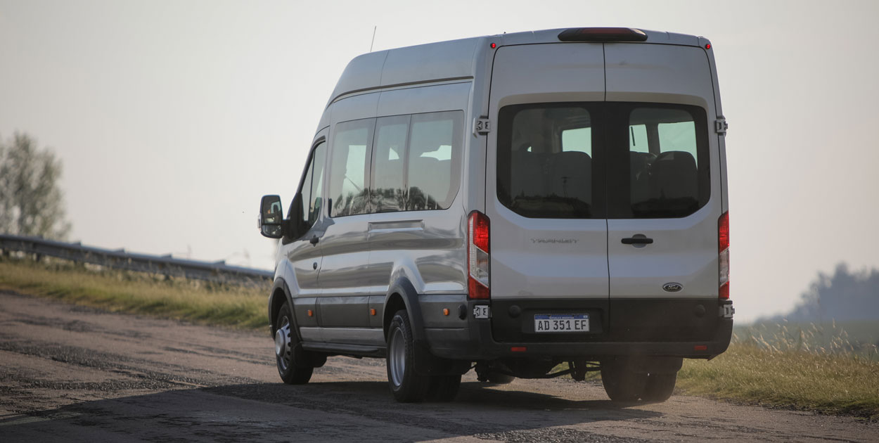 Ford Transit Van - Paragolpes con escalón de Agarre integrado - Compartí la imagen, Descargá la imagen.