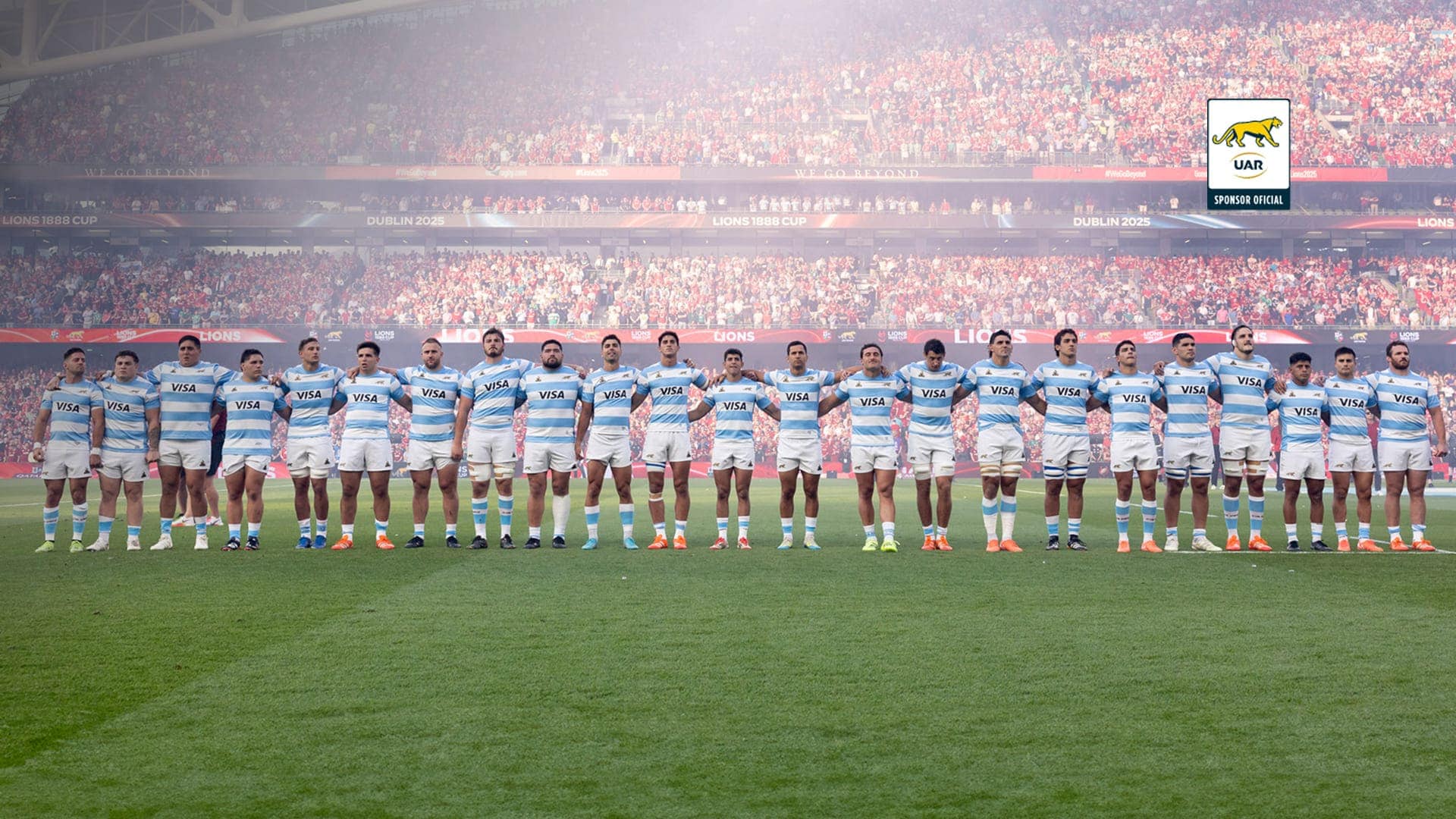 Matías Alemanno baja una pelota del line. Ford, sponsor oficial de Los Pumas.