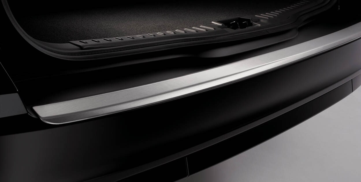 Moldura de paragolpes trasero