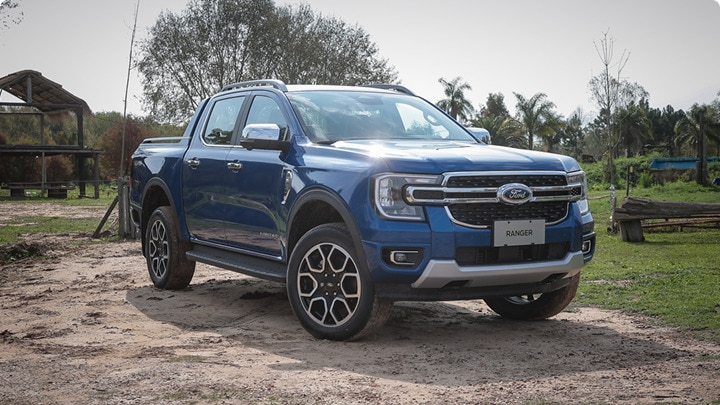 Ford Ranger LTD+ color azul