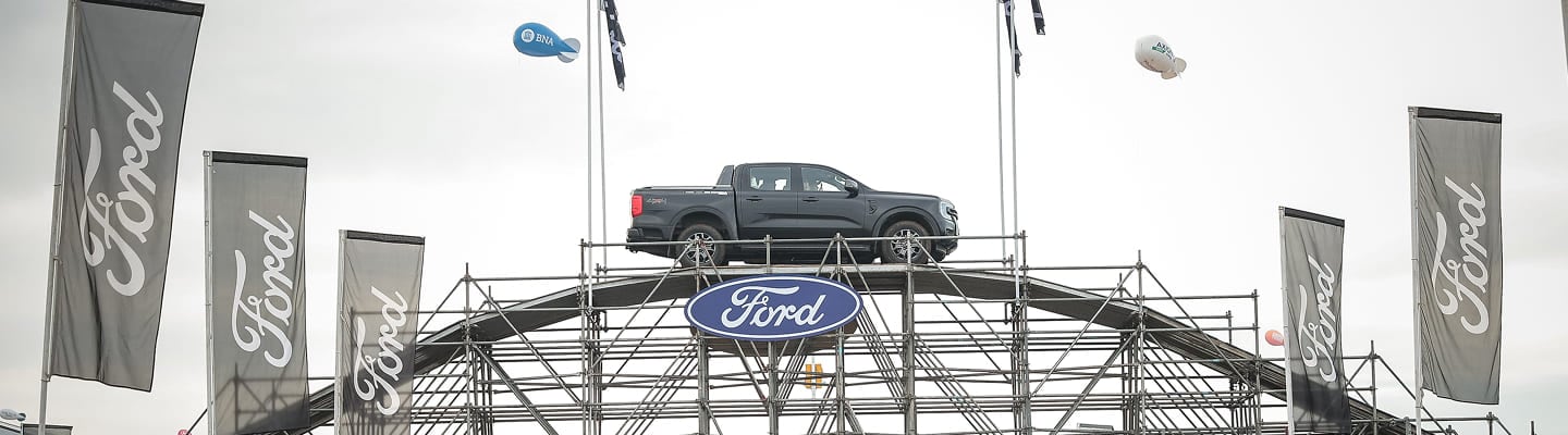 Vehículo Ford 4x4 a prueba durante evento Agroactiva
