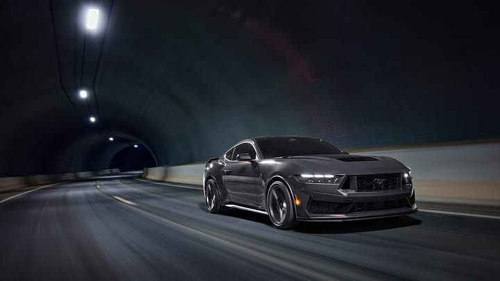 Mustang Dark Horse con faros LED delantes y traseros