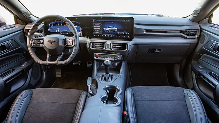 Mustang Dark Horse con interior renovado y exclusivo