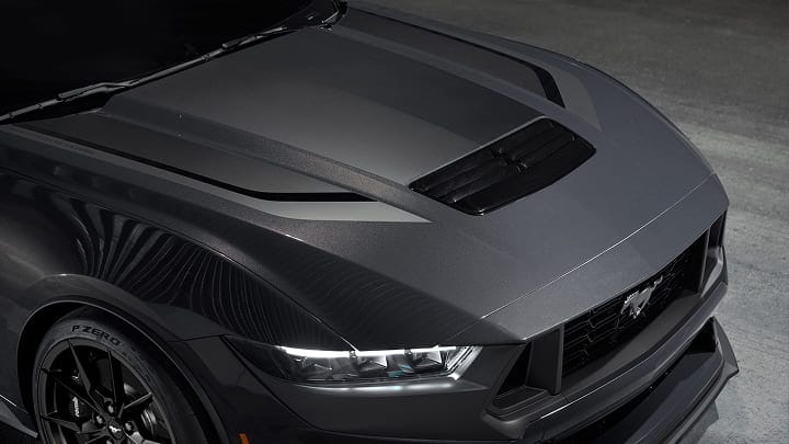 Toma de aire central del Mustang Dark Horse