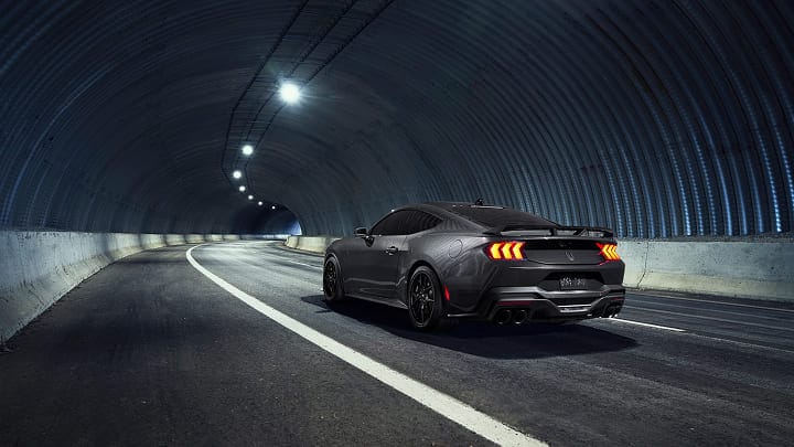 Mustang Dark Horse con faros antiniebla
