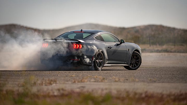 Mustang Dark Horse con frenos de alto rendimiento
