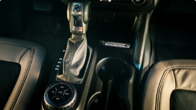 La Bronco cuenta con caja automática de 10 velocidades