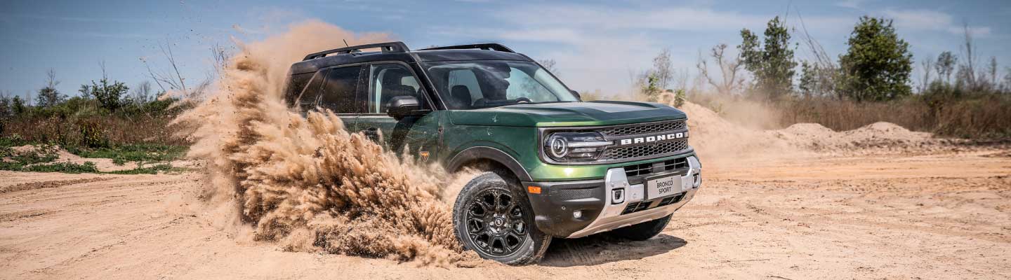 Nueva Ford Bronco Sport derrapando en la arena
