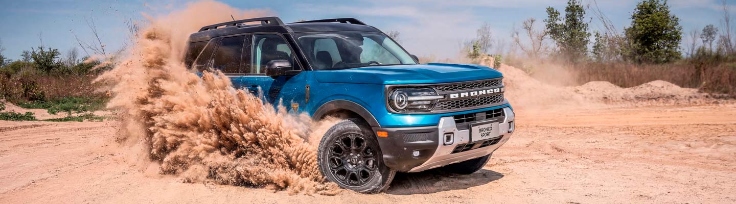 Nueva Ford Bronco Sport derrapando en la arena