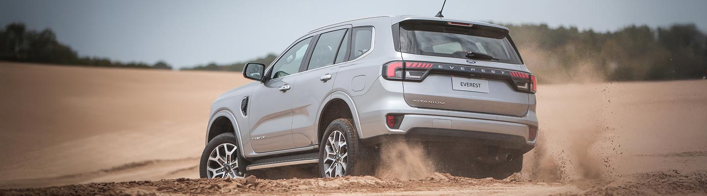 Ford Everest en la arena