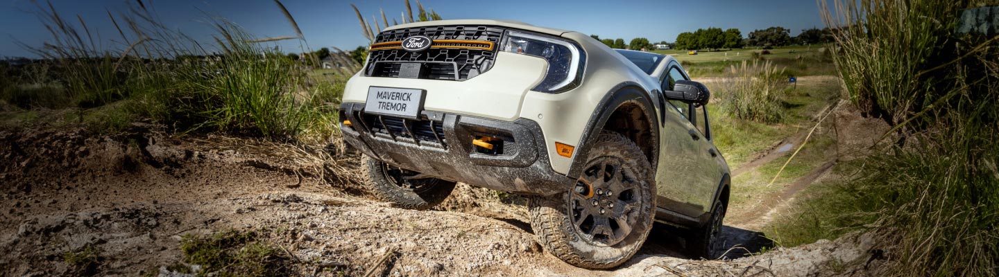 Ford Maverick en camino off-road