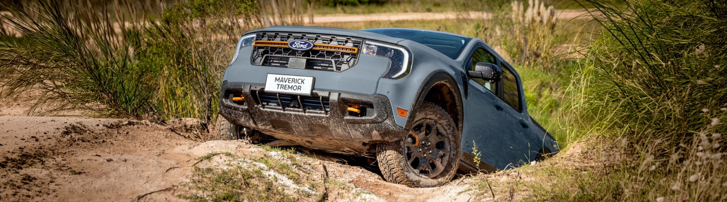 Ford Maverick en camino off-road
