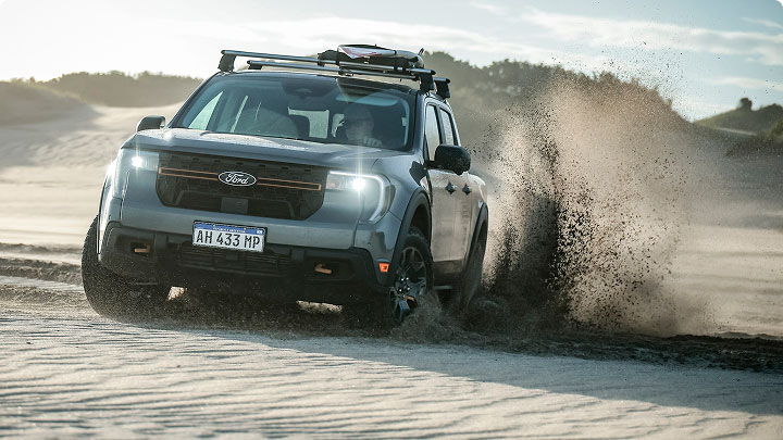 Camioneta Maverick con tracción AWD o 4WD según la versión