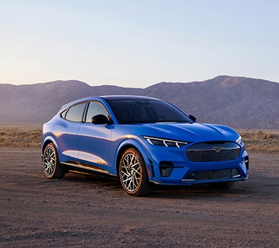 Frente Ford Mustang Mach-E en ruta