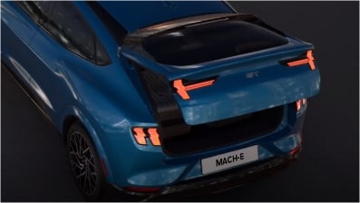 Baúl abierto del Mustang Mach-E