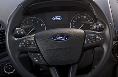 Características principales de Ford EcoSport - Controles de audio, teléfono y computadora de a bordo en volante.