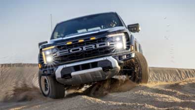 F-150 Raptor con tracción 4x4 en la arena