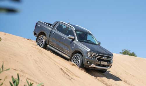 Ranger sobre montaña