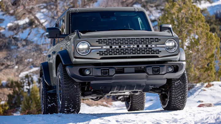 SUV Ford Bronco en la nieve