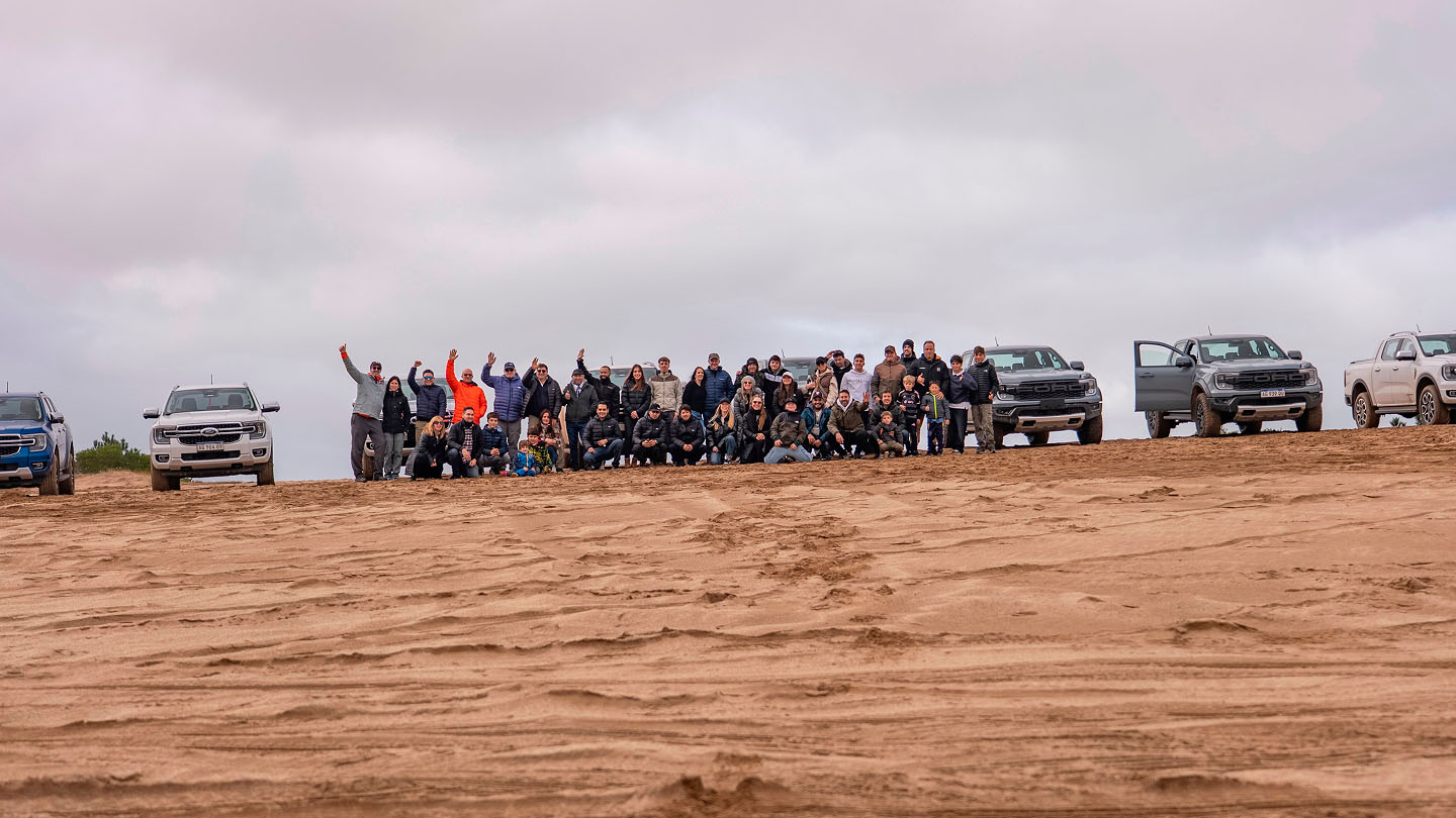Vehículos ford durante travesía