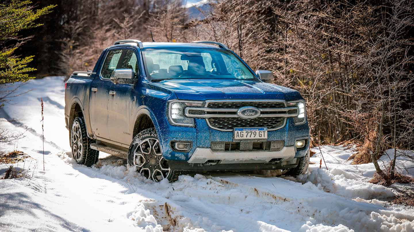 Pick-up Ford durante recorrido en la nieve