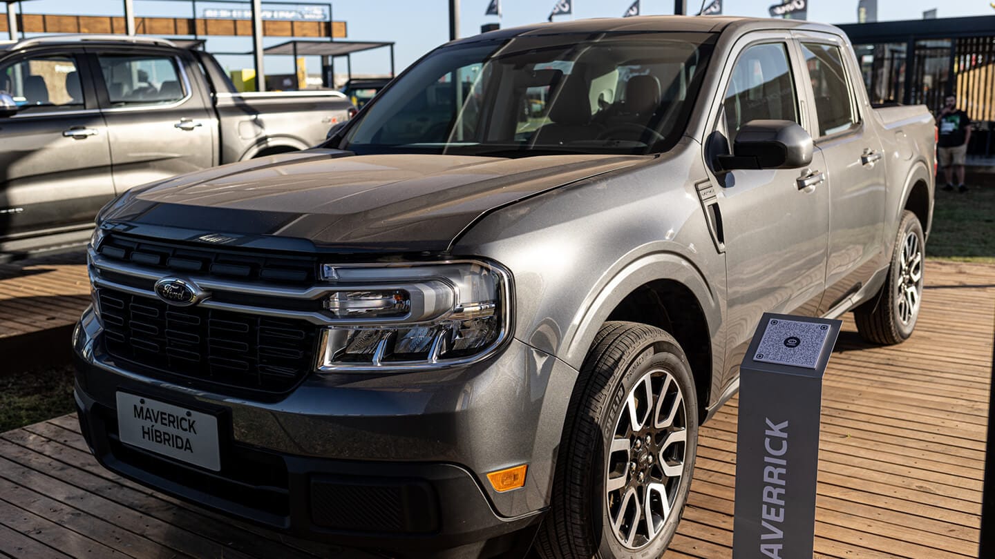 Camioneta Ford Maverick en el stand de Ford en Expoagro