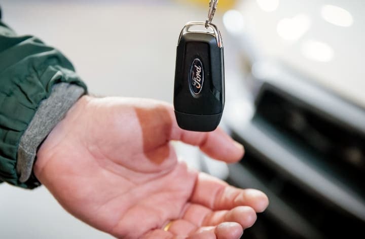 Entrega de llaves para servicio Pick Up and Delivery