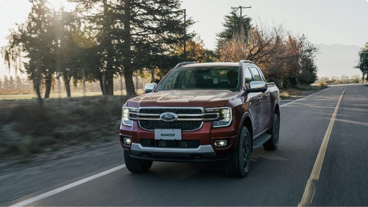 Camioneta Ranger en la ruta con asistencia Ford Assistance