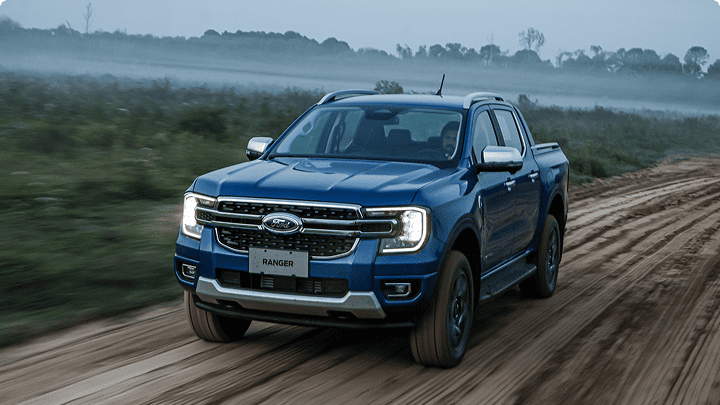 Camioneta Ranger en la ruta con asistencia Ford Assistance