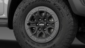 Llanta de Aleación de 17" con Capacidad Beadlock (Solo Raptor)