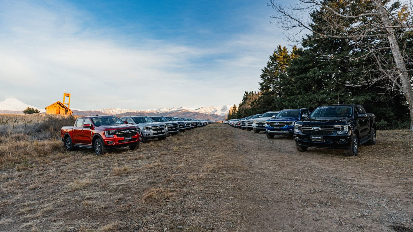 Camioneta Ranger estacionadas en la parada