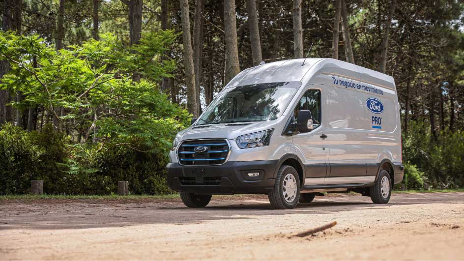 La Ford E-Transit Van cuenta con gran capacidad volumétrica