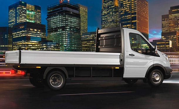 Explorar Ford Transit Chasis - Confort - Ópticas delanteras con regulación en altura y temporizador.