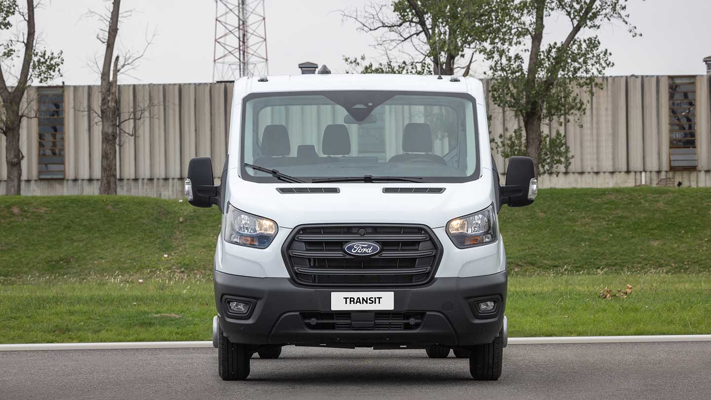 Ford Transit Chasis de frente