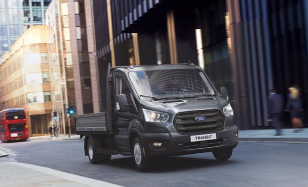 Explorar Ford Transit Chasis - Seguridad - Luces de Frenado de Emergencia (EBL).