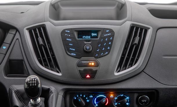 Conectá tu dispositivo a Ford Transit Minibus