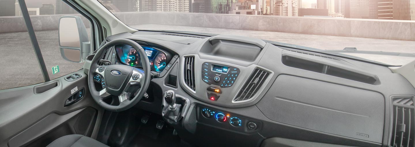 Sentí la comodidad de manejar tu Ford Transit Minibus