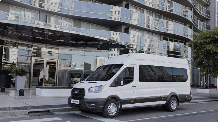 Transit Minibus con dirección eléctrica