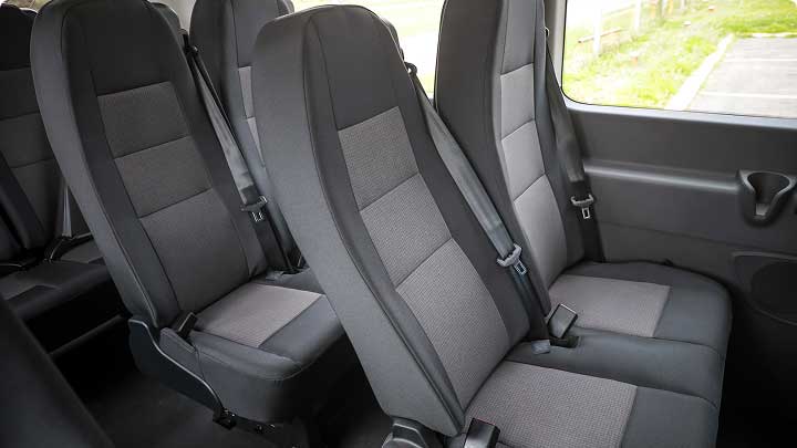 Asientos reclinables de la Transit Minibus