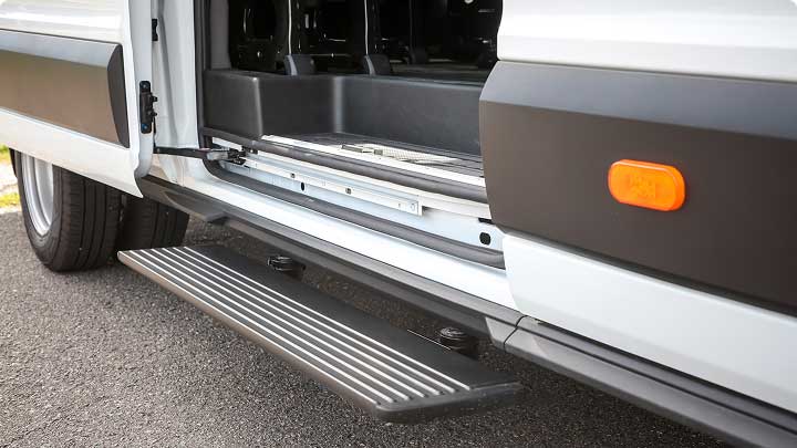 Estribo electrico de la Transit Minibus