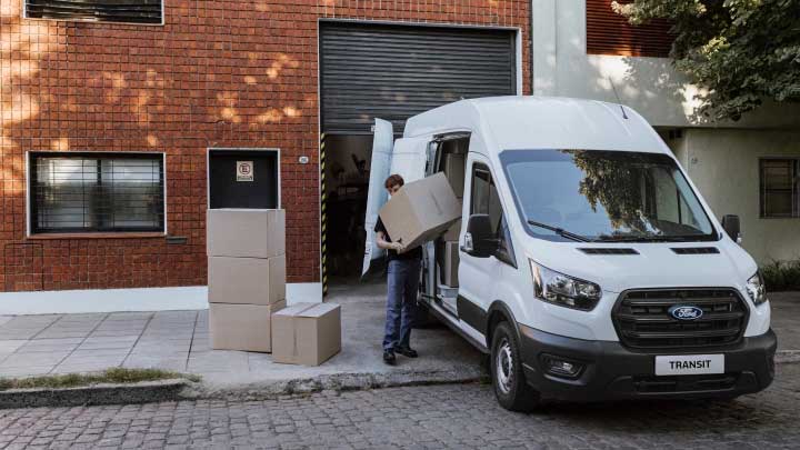 Transit Van con amplia capacidad de carga
