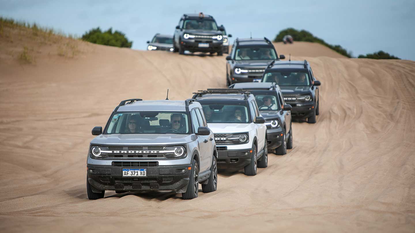 SUV Broncos en Bronco Kite Day