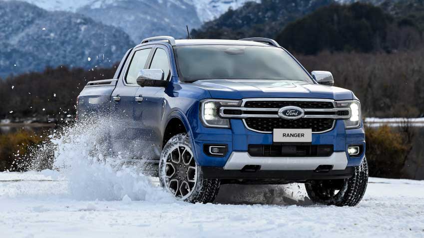 Ford Ranger azul en la nieve de Las Leñas